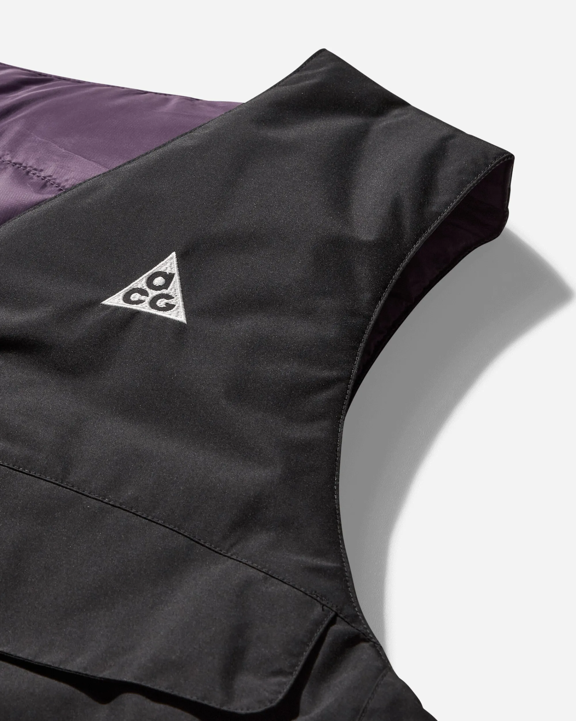 Nike Coats And Jackets^Men's ACG Skull Peak PrimaLoft Reversible Vest Black / Dark Raisin