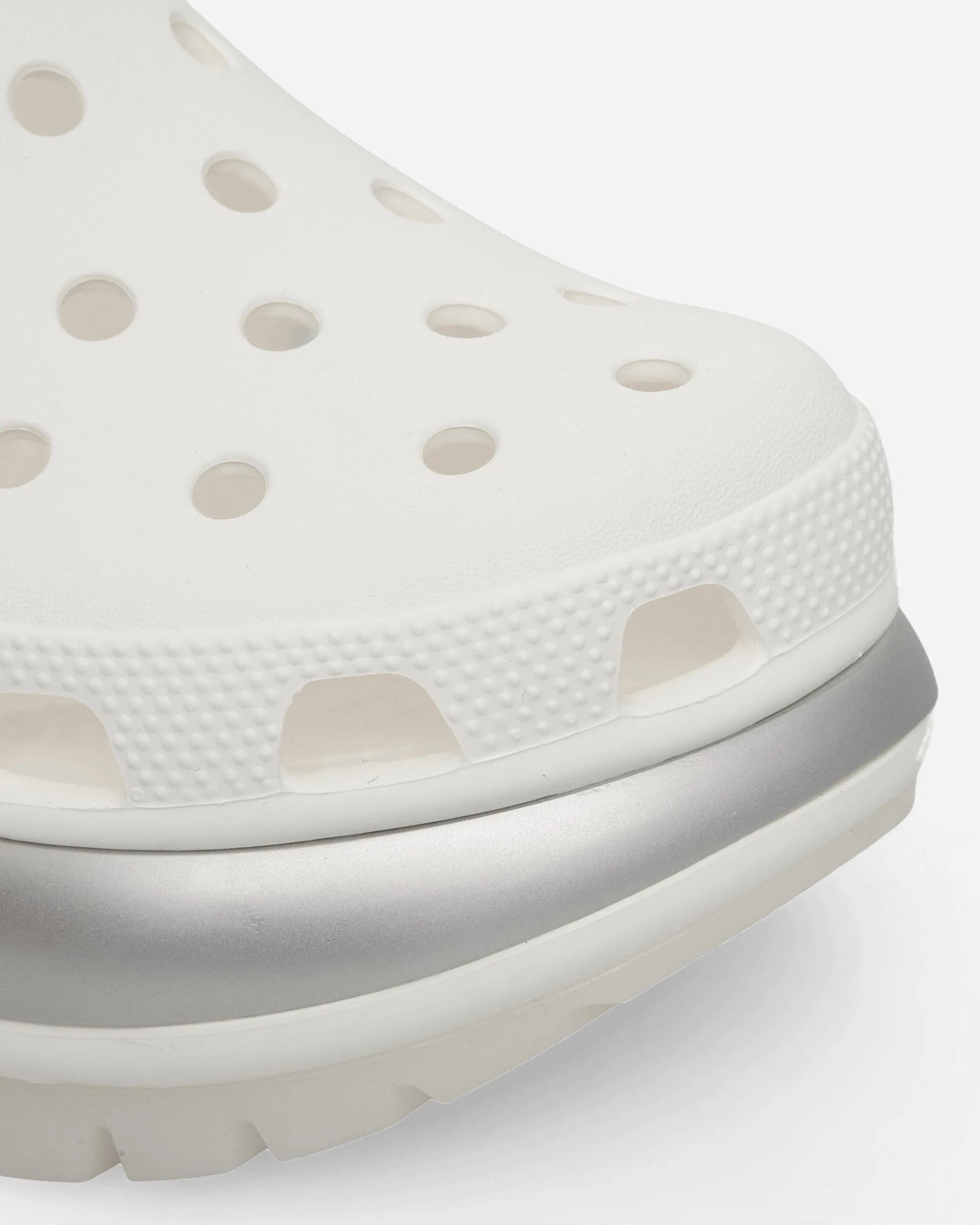 Crocs Sandals And Slides^Women's Mega Crush Clogs White / Silver