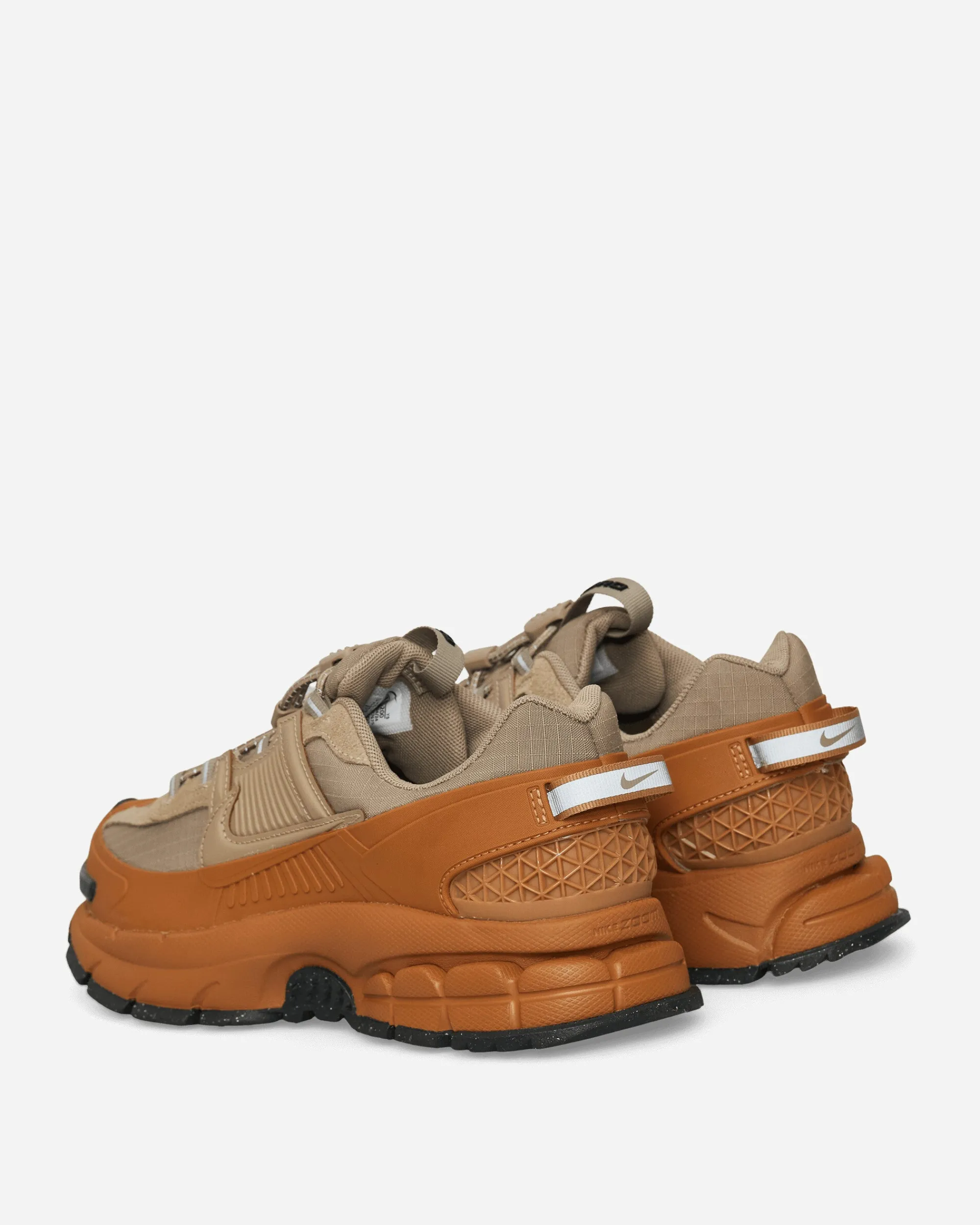 Nike Sneakers·Low|Sneakers^Women's Zoom Vomero Roam Sneakers Flax / University Gold