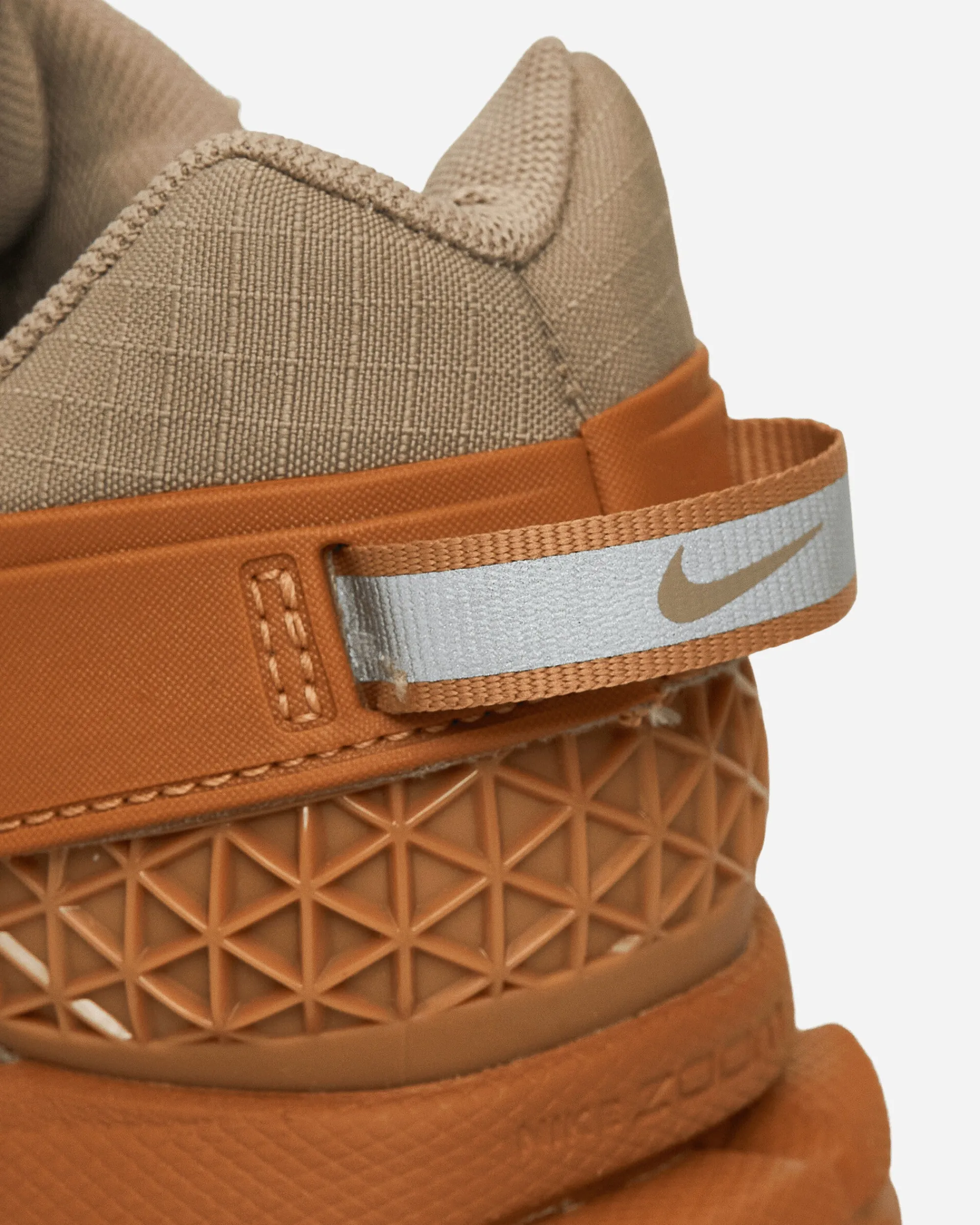 Nike Sneakers·Low|Sneakers^Women's Zoom Vomero Roam Sneakers Flax / University Gold