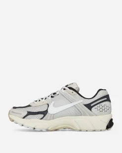 Nike Sneakers·Low|Sneakers^Zoom Vomero 5 Sneakers Light Bone / Black